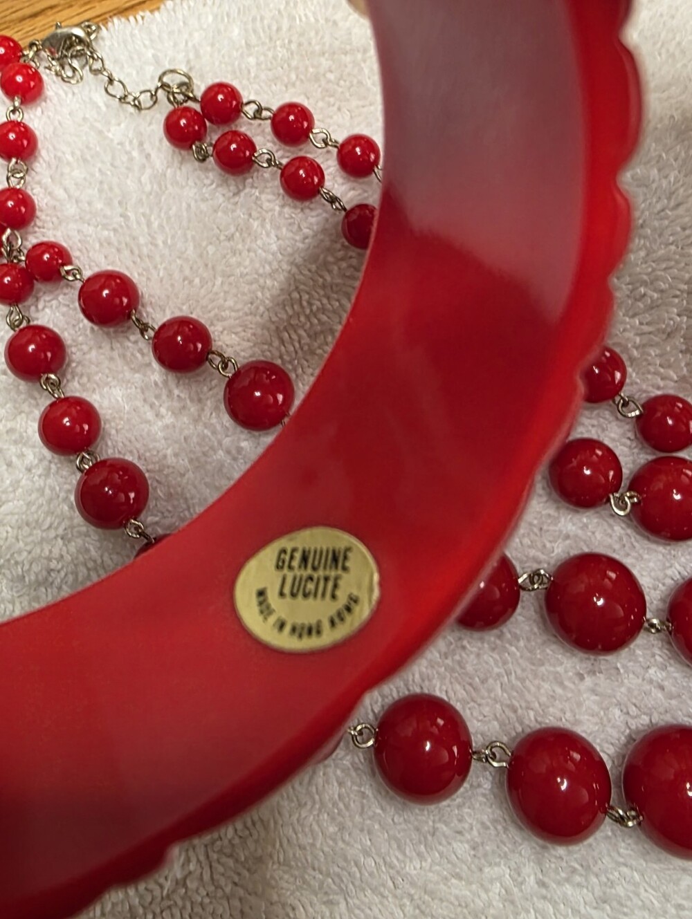 Bright Red Lucite/Acrylic Jewelry Bundle- 1 Necklace & 1 Bangle - Picture 7 of 11